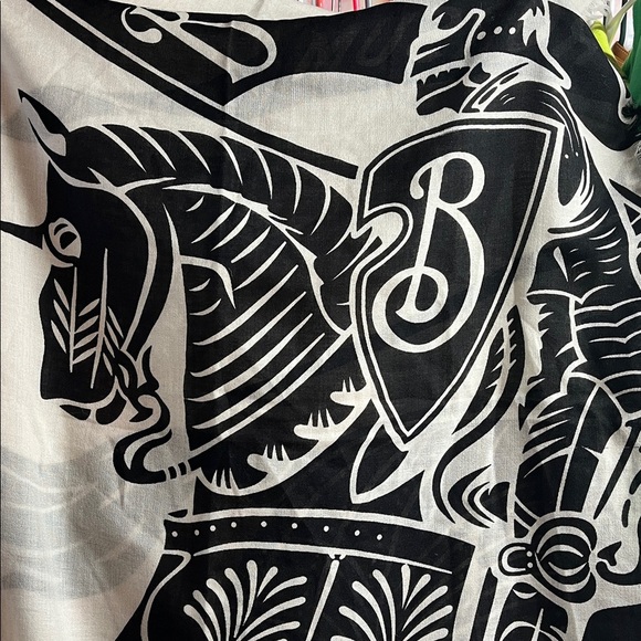 Burberry Black and Cream Wool Scarf - Picture 9 of 14